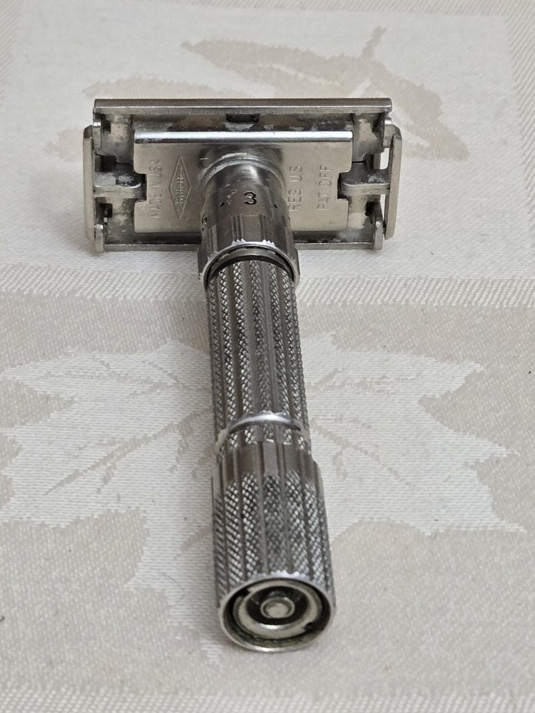 Vintage Gillette Adjustable Razor E1