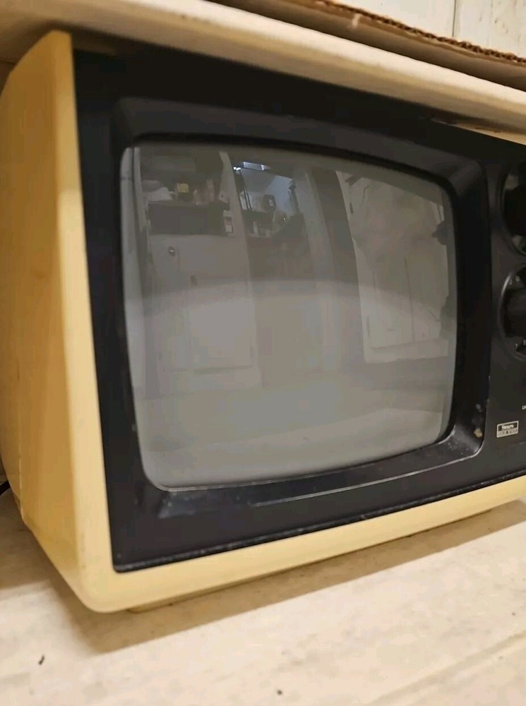 Vintage TV Sears Roebuck Co. SOLID STATE 1970's Pull Button Model 564 Television