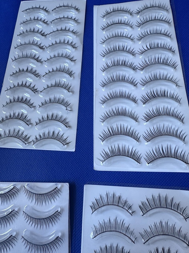 #A19 Lot of false eyelashes