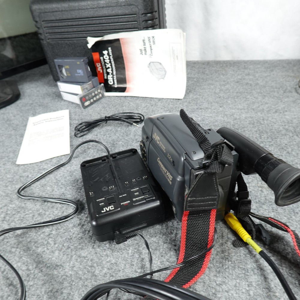 JVC GR-AX404 Camcorder VHS-C Compact Video Bundle W/ Remote Case Tested Japan