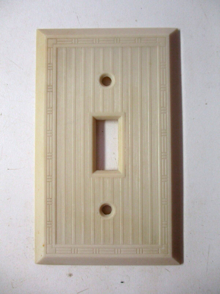 Bryant USA Dashed Fine Lines Beige Bakelite Switch Wall Box Plate Cover Antique