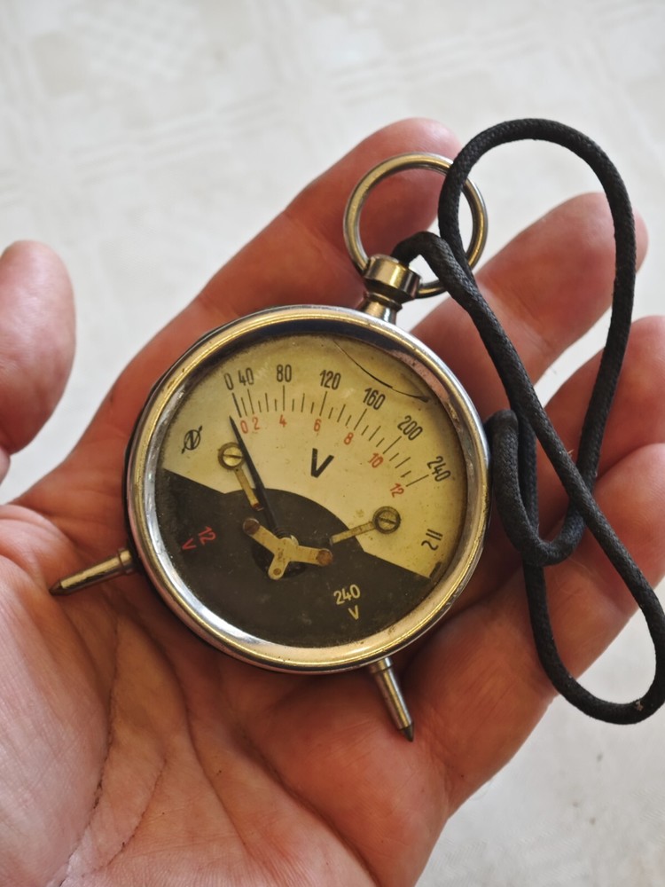 ORIGINAL WWII German Bakelite Battery Tester Voltmeter