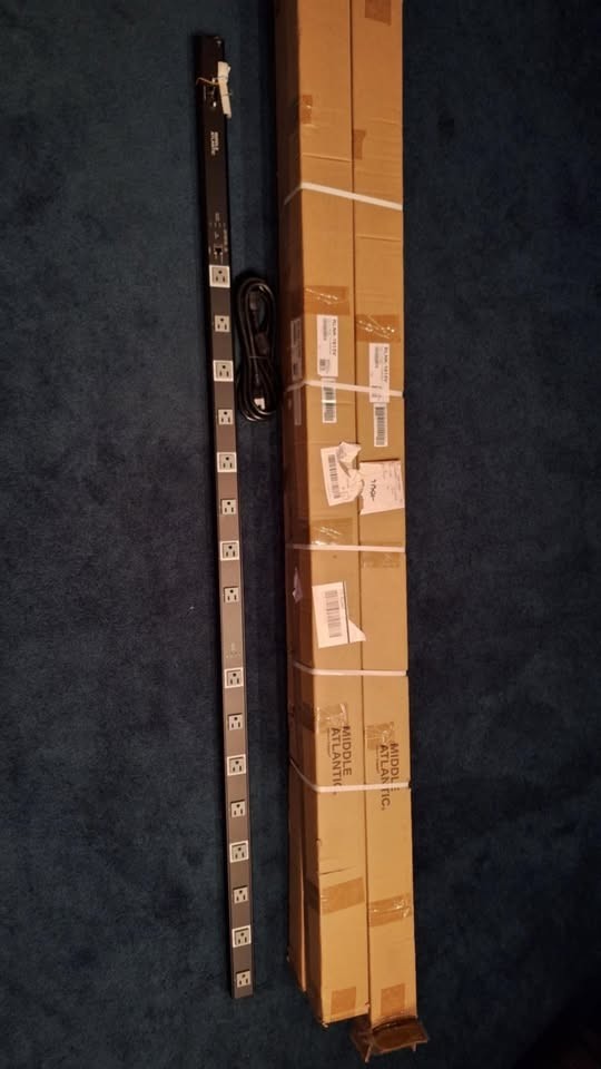 Middle Atlantic RLINK-1615V Vertical PDU with RackLink