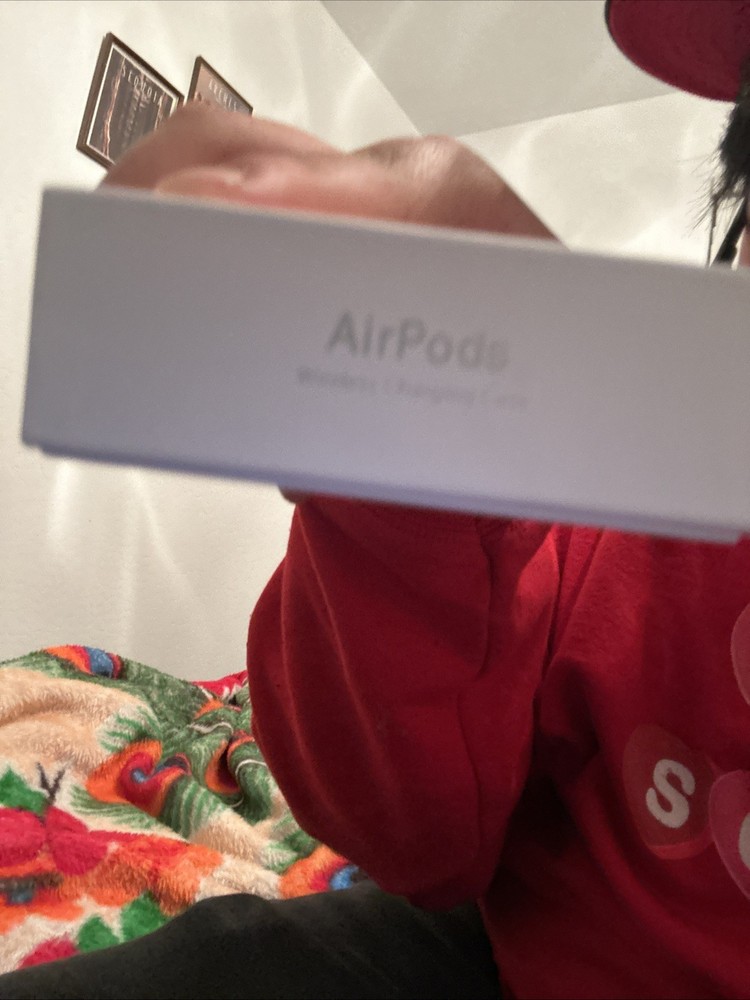 Slightly used AirPod Gen 2