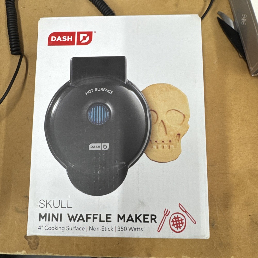 Dash Skull Mini Waffle Maker non stick 4" cooking surface Black - NEW!