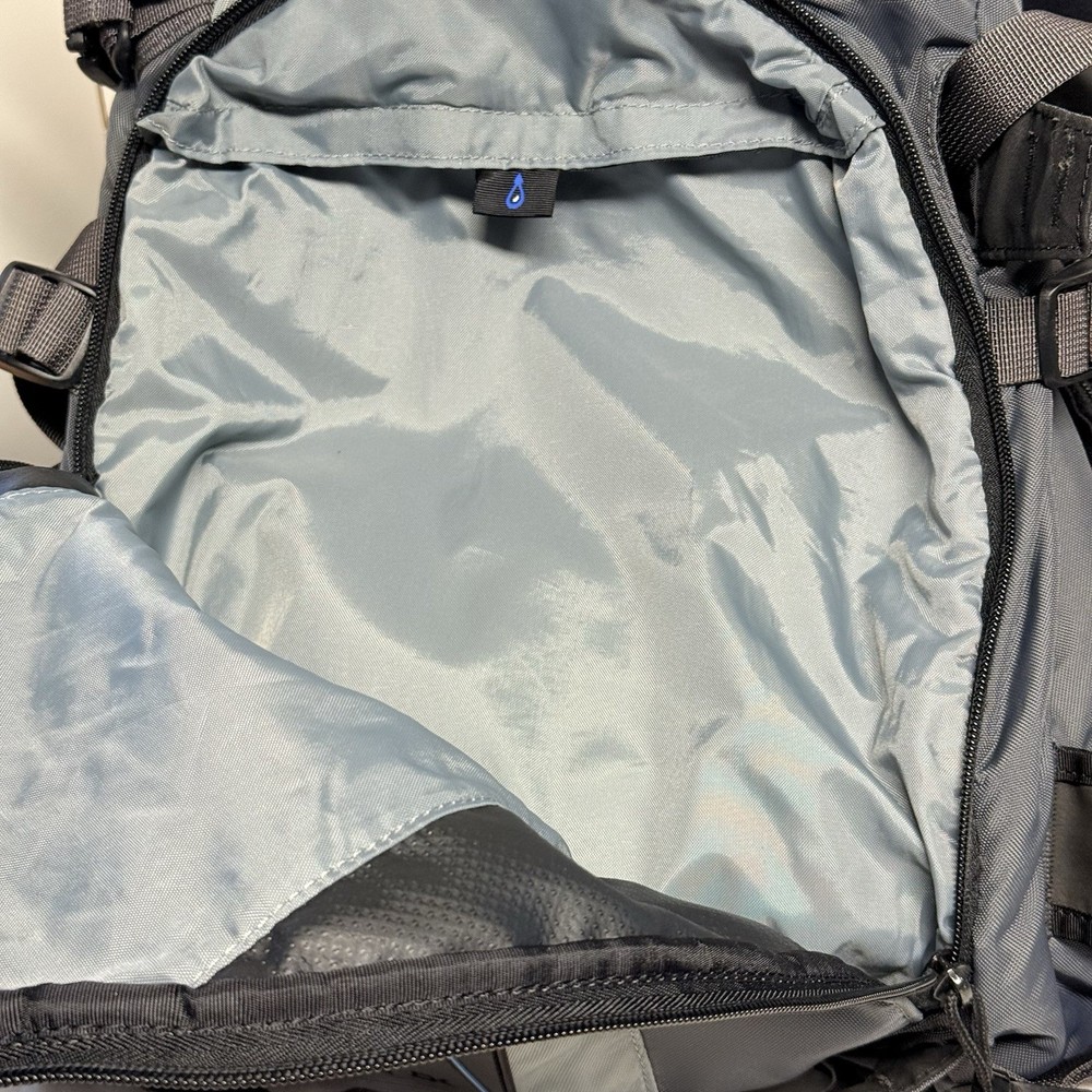 Dakine Ridge Technical Hiking Hydration Backpack Gray Black Waist Pack