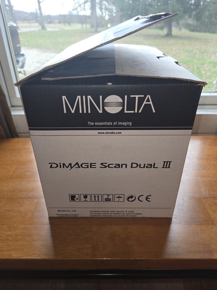 Minolta DiMage Scan Dual III Model AF-2840 W/ Cables, Box, Software