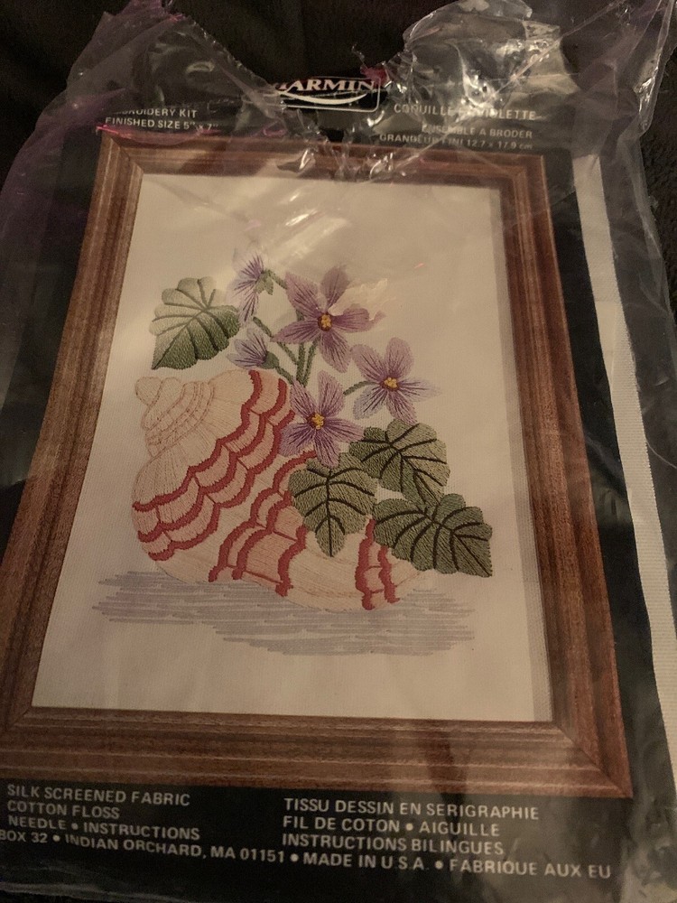 Charmin 04-507 Shell And Violets 5X7 Embroidery Kit