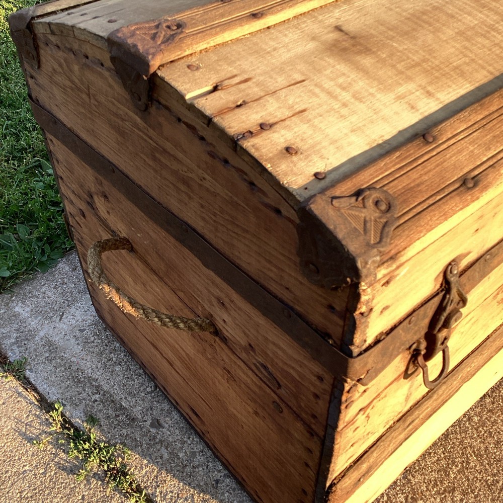 Antique pirates captains chest Trunk Camel Back