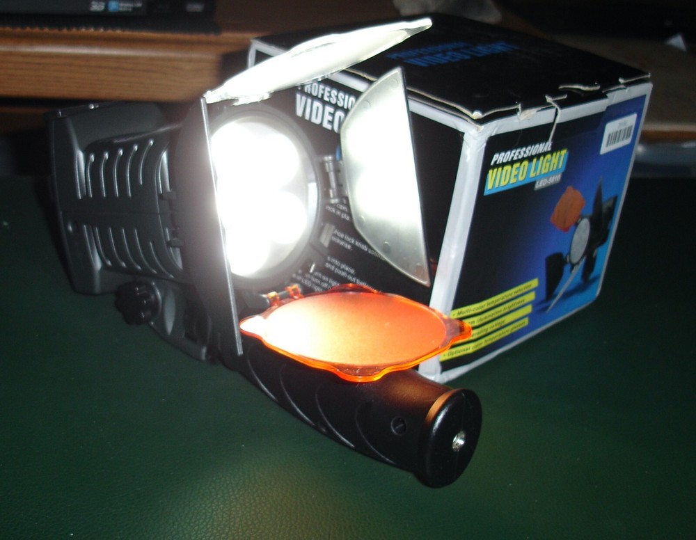 PROFESSIONAL LED-5010 VIDEO LIGHT Versatile hand held vs COLD shoe mount