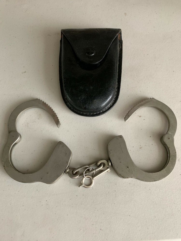 OLD HAND CUFFS W/KEY AND CASE