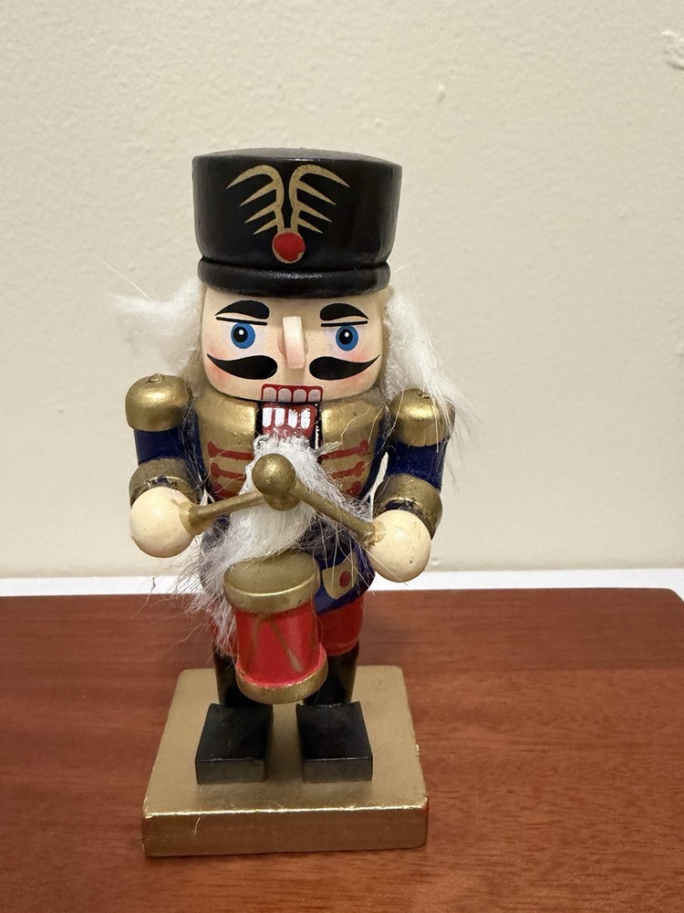 Modern Nutcracker Figurines Lot Of 6￼￼