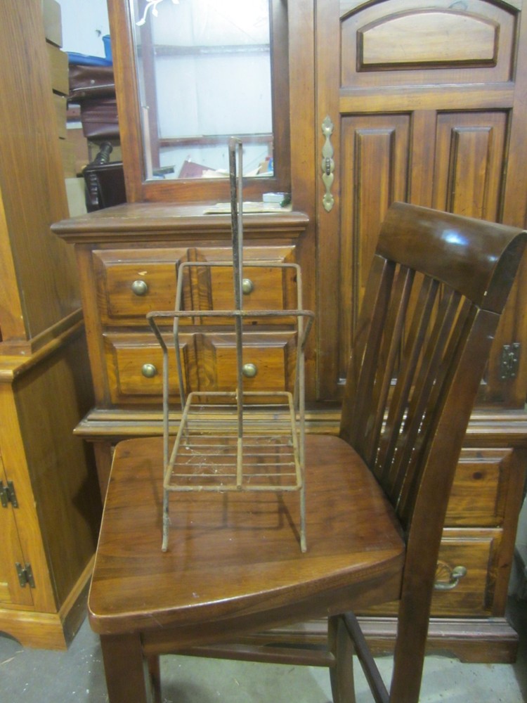 RECORD/MAGAZINE RACK, METAL, UNUSUAL DESIGN