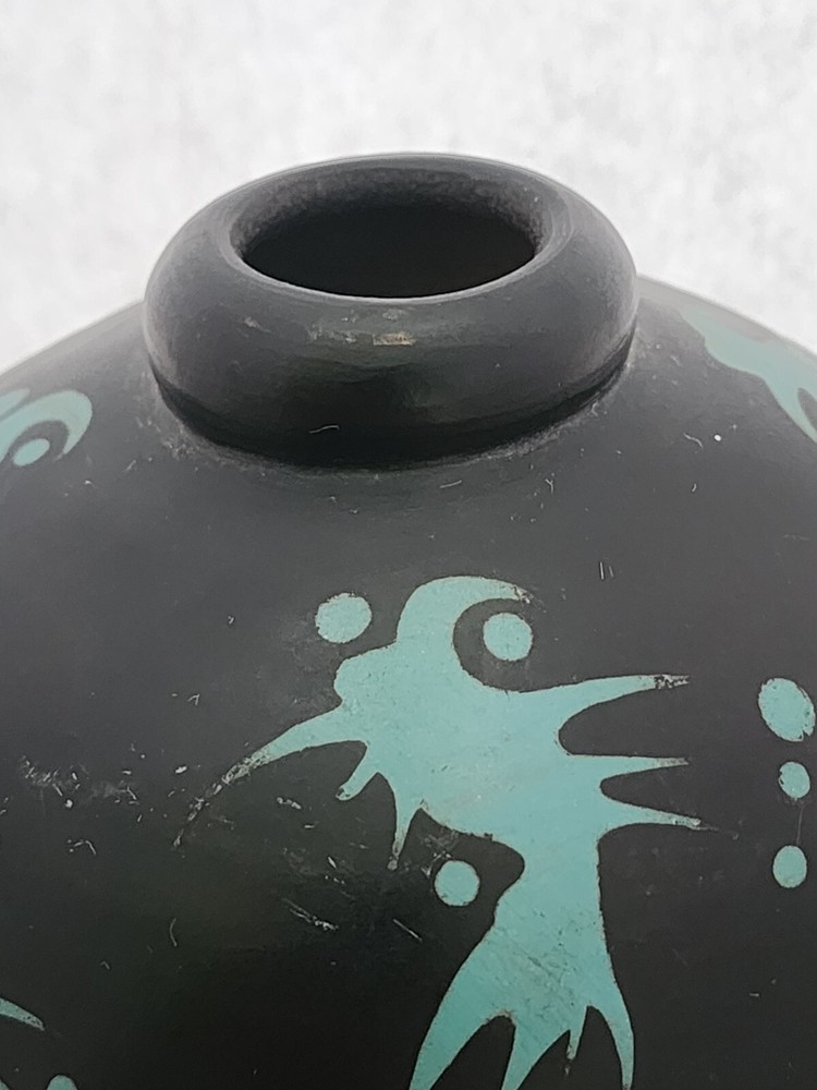 Beautiful Vintange Peruvian Vase Signed