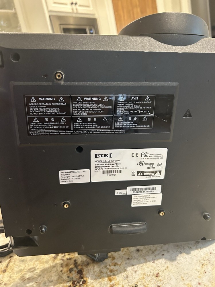 EIKI LC-WIP3000 Projector w/Lamp And Remote