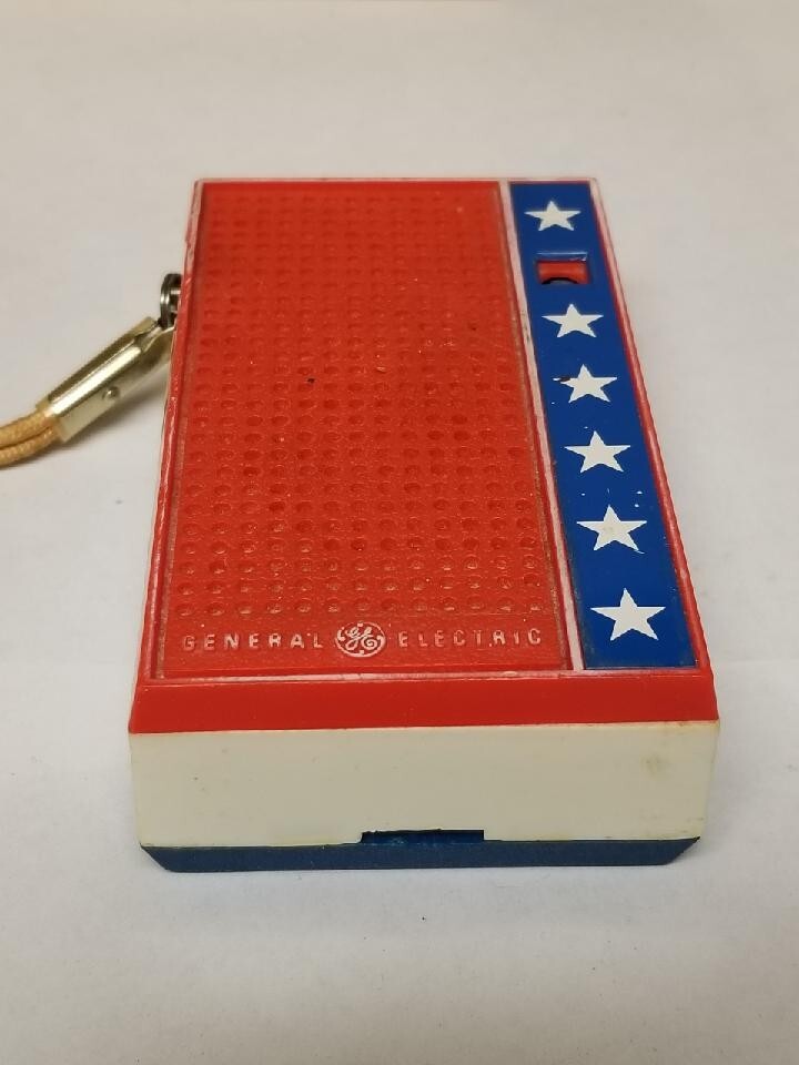 Vintage Hand Held General Electric Transistor Radio