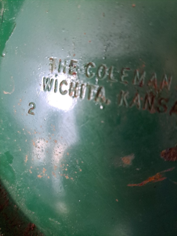 Vintage 2/82 Coleman Model 220K 2 Mantle Lantern