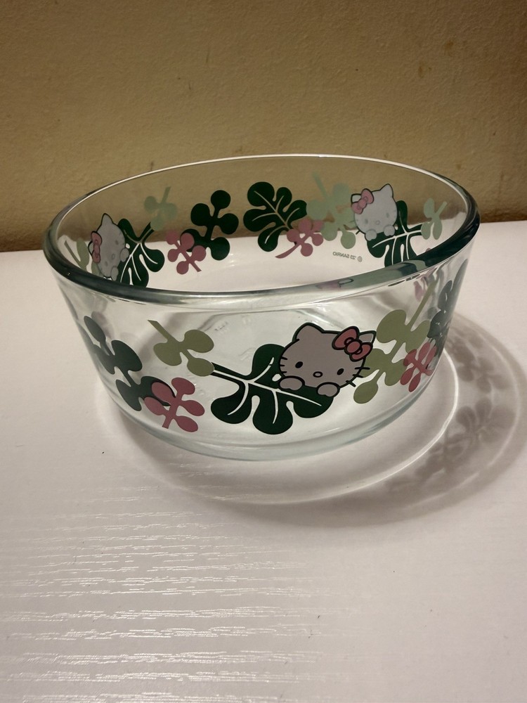 Hello Kitty Pyrex Bowl 6" (no lid)
