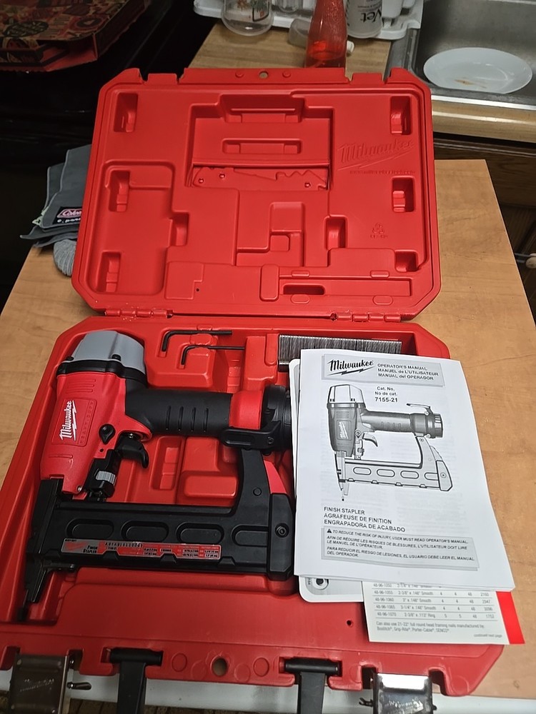 milwaukee tools 18 Guage Pneumatic Stapler