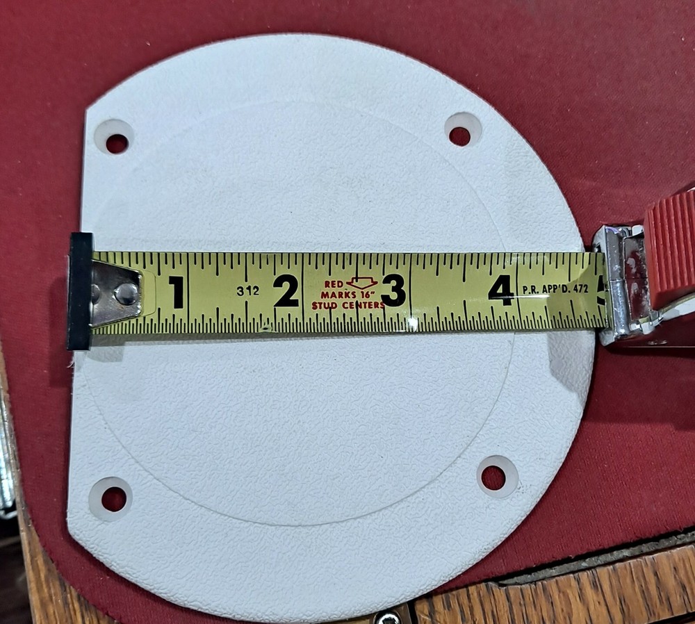 TH MARINE Polar White 5 1/2 " SCREW--DOWN DECK PLATE