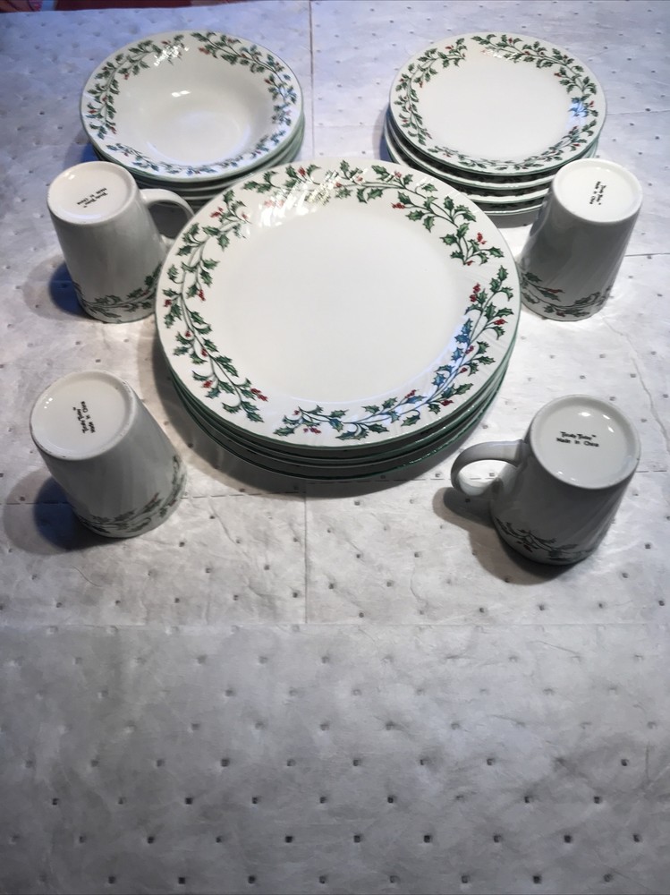 Totally Today HOLLY LEAF Set.