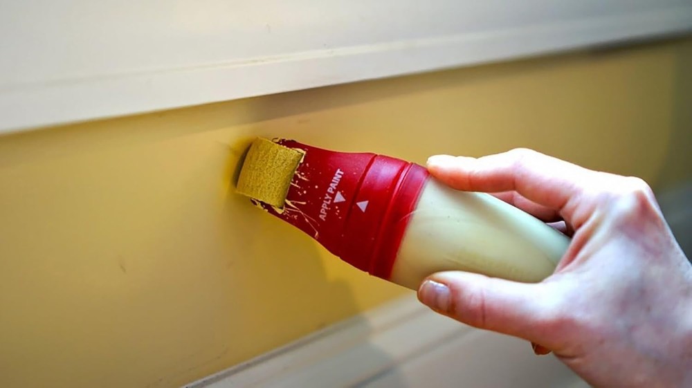 2001040 Touch Up Painter, Storage w/Roller