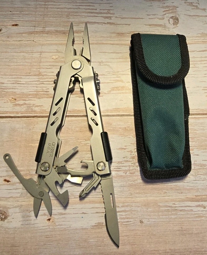 Gerber Multi Tool Needlenose MP400 with Scissors & Drop Point Blade