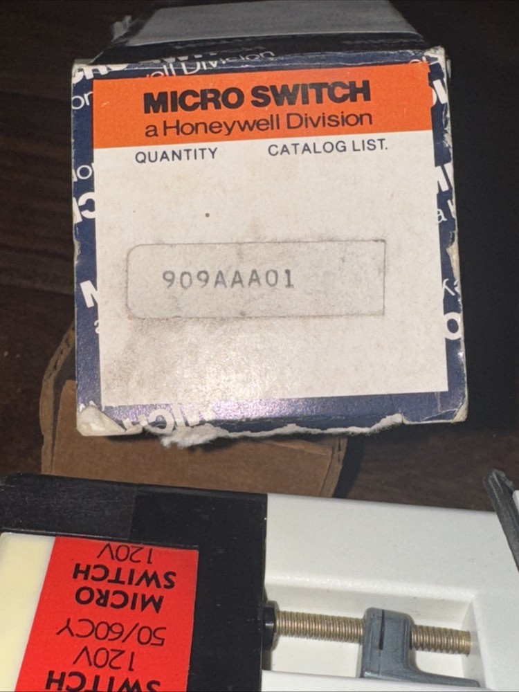 Honeywell Micro Switch 909AAA01 Operator Indicator Switch 120V, LO1