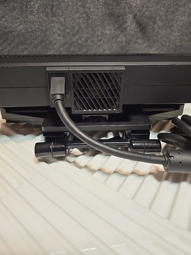 Microsoft Xbox One Kinect Motion Sensor Bar Black With TV Mount Model 1520 OEM