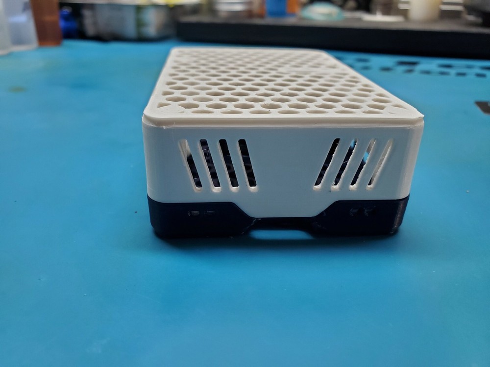 Raspberry PI 4 B Mesh Case White & Blue Snap Case /w posts Turbo Fan & Heatsinks