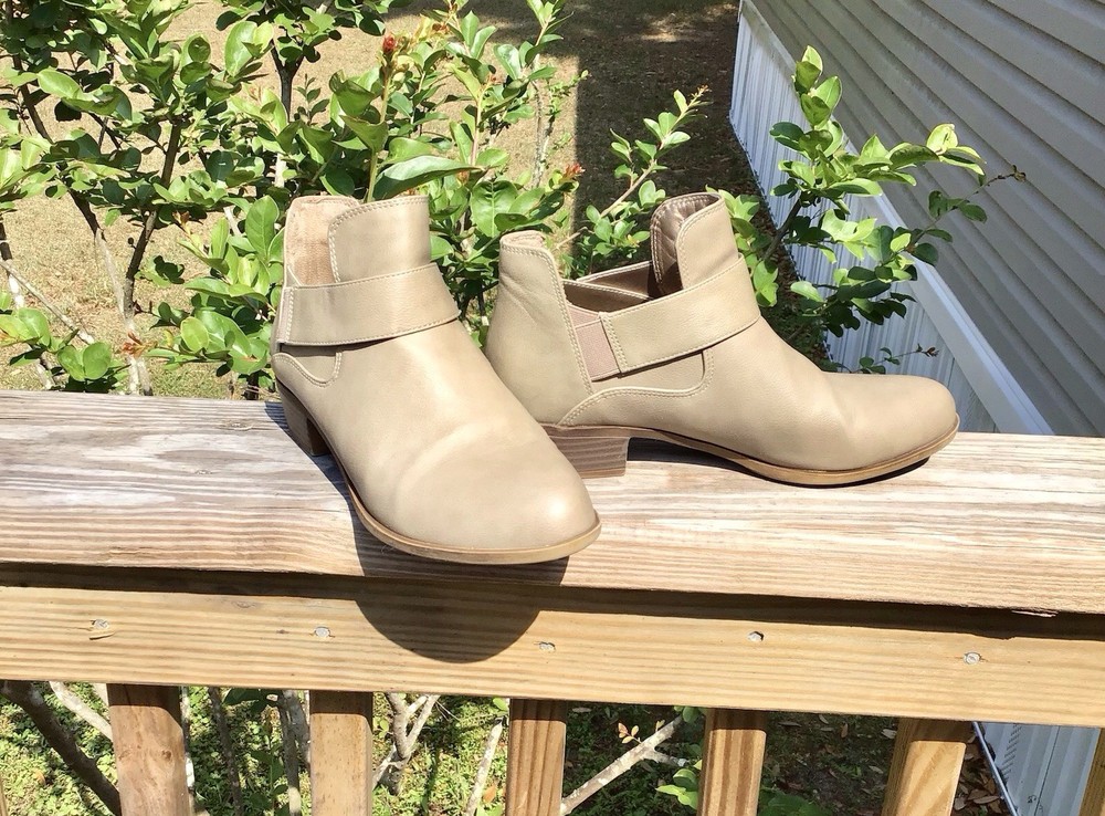 Life Stride Velocity Boots Size 7M