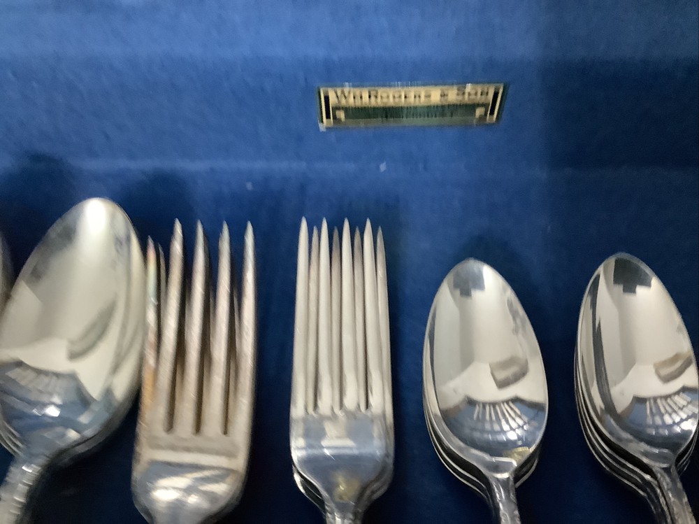 Wm Rogers Silverplate Modern Precious Set With Chest 40 pieces - SFD