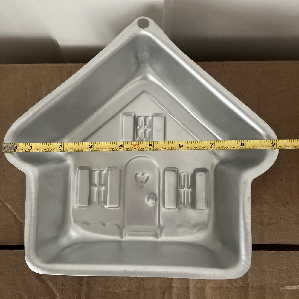 Wilton Cake Pan Gingerbread House - 2105 2070, 2002
