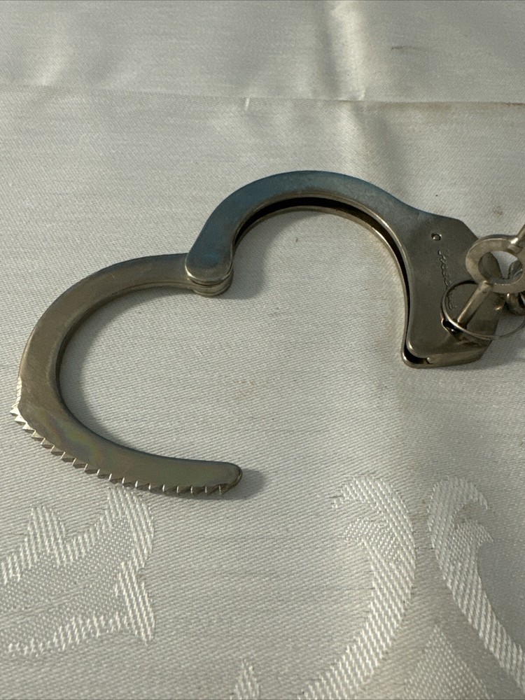 Used: Handcuff - Precise Professional ￼