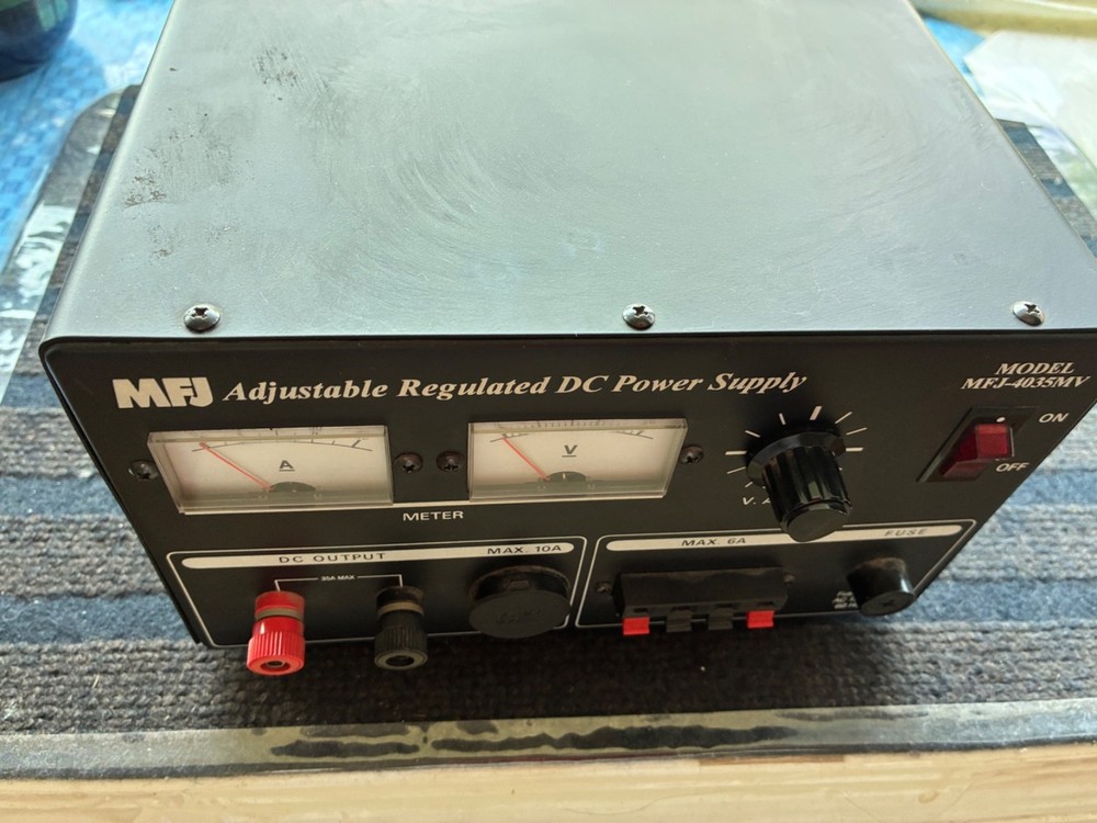 MFJ: Model MFJ-4035MV - Adjustable Regulated DC Power Supply