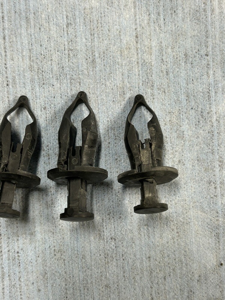 Radiator Support Baffle Clip 2004 Grand Prix