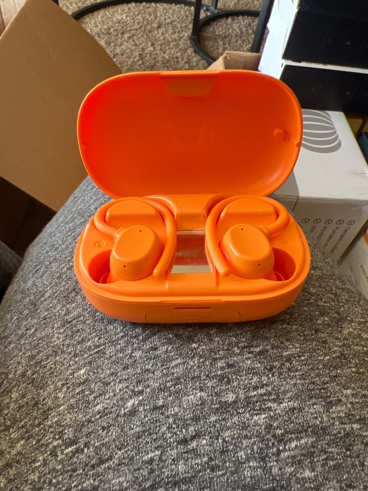 Q22 true wireless earbuds orange
