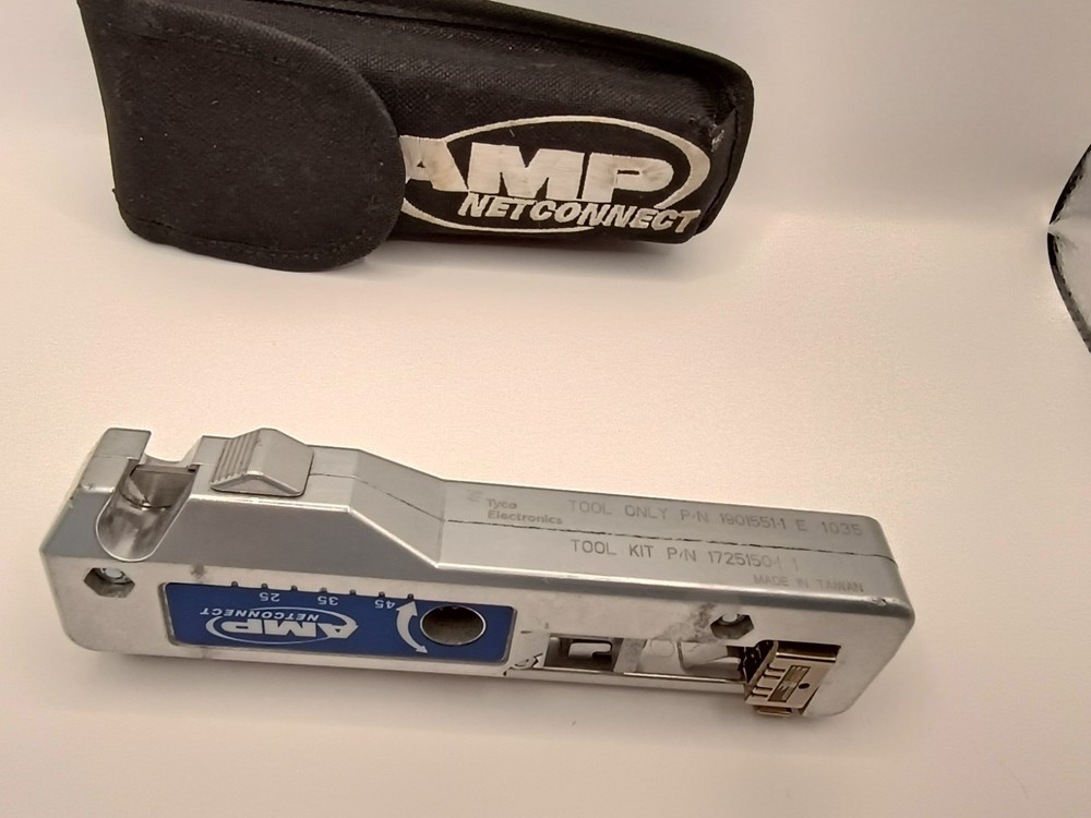 AMP / Tyco Stripping/Cutting Networking Tool w/Case & Lacing Module 1673956-