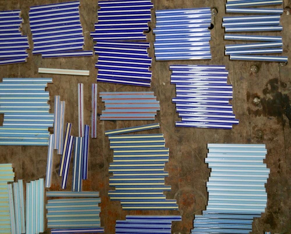 Vintage Tile Liner Tan with White Stripe