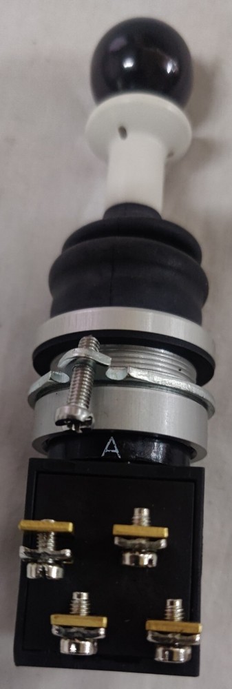 WKTSC521.1 Spring-return joystick switche