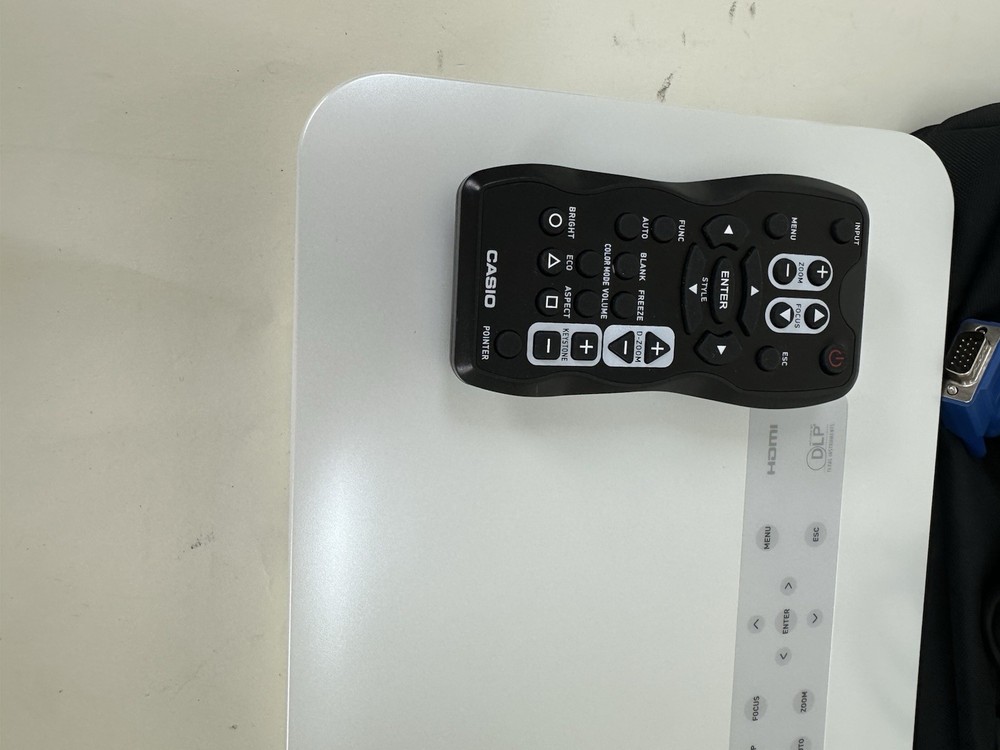 Casio Data Projector XJ-A240V HDMI Computer Connection Remote