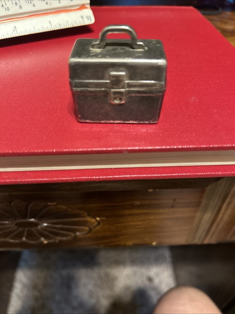 Miniature lunch box