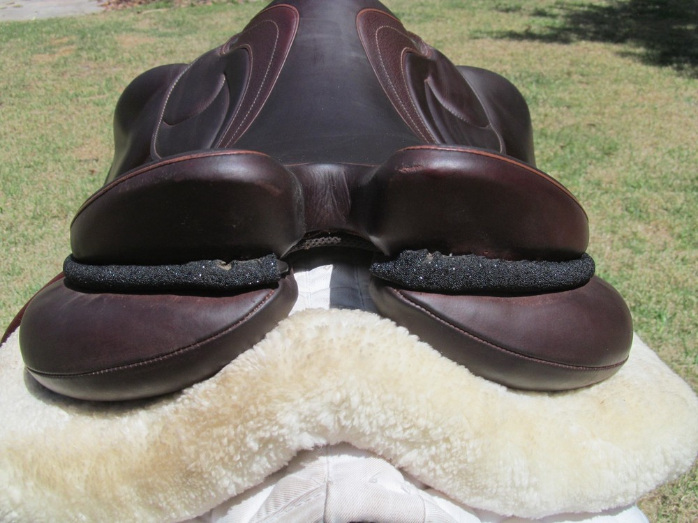 17.5" DEVOUCOUX ENARA jumping saddle(CRYSTALS)-(INCLUDES ACCESSORIES) 2024 MODEL