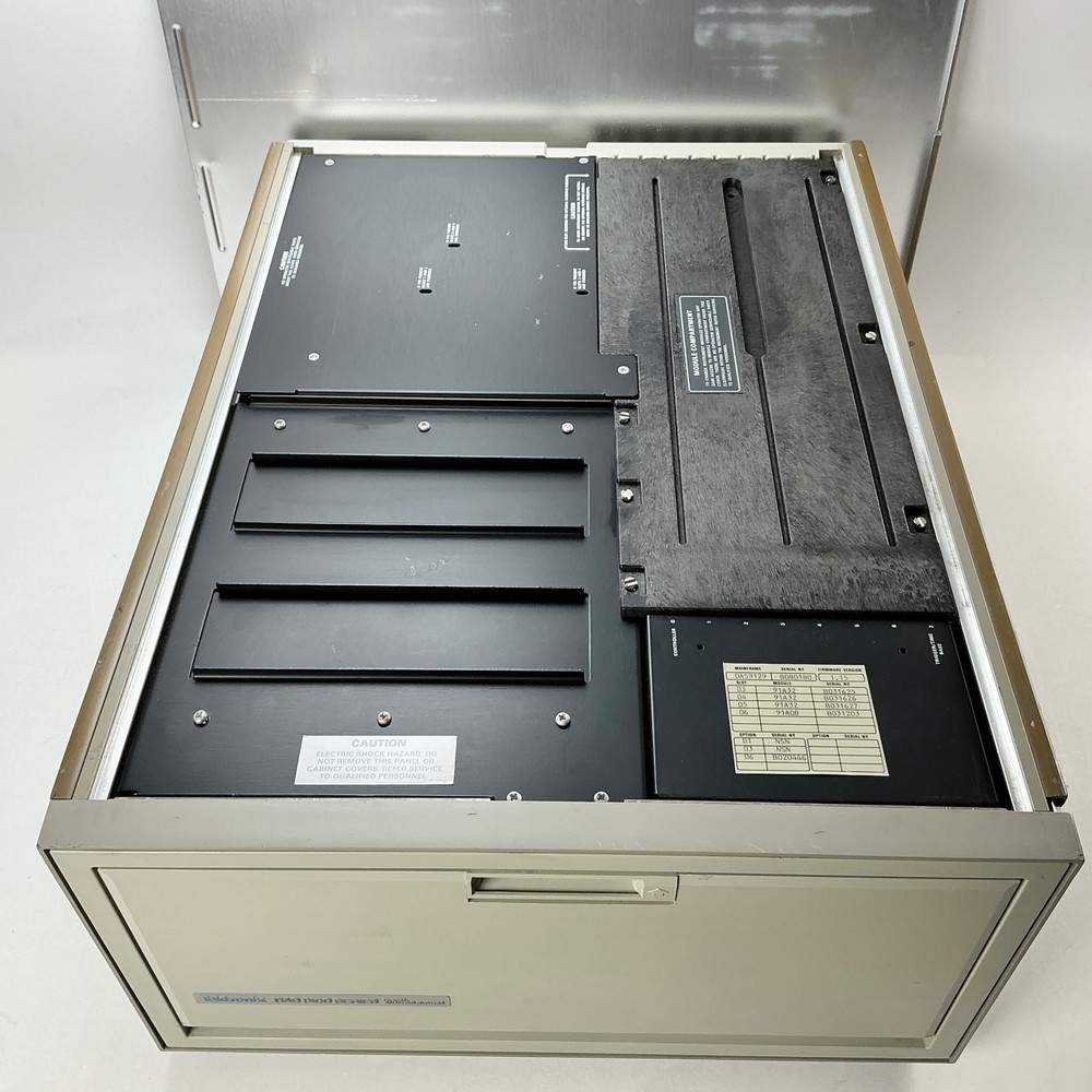Tektronix DAS 9100 Digital Analysis System Logic Analyzer Mainframe