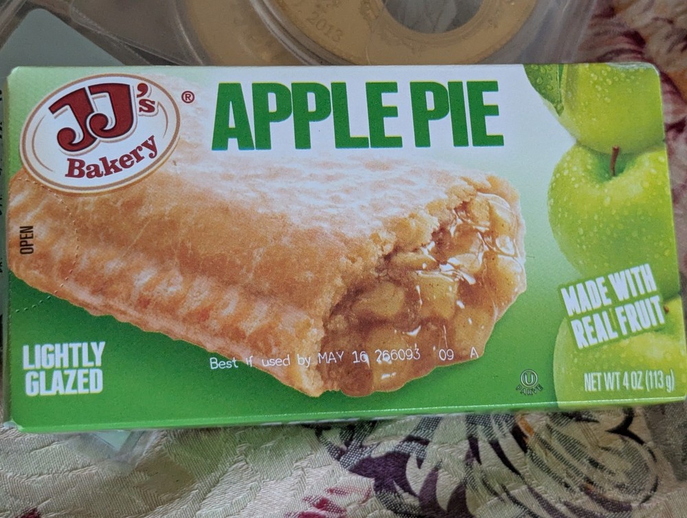 JJ's fruit Pie 🥧 4oz (blackberry, apple 🍏, cherry 🍒)