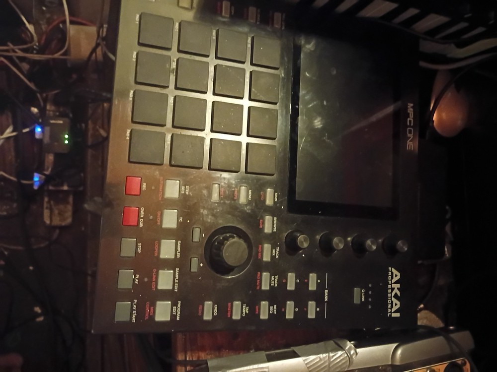 AkainMPC One Drum Machine Sampler/Sequencer Tested Working