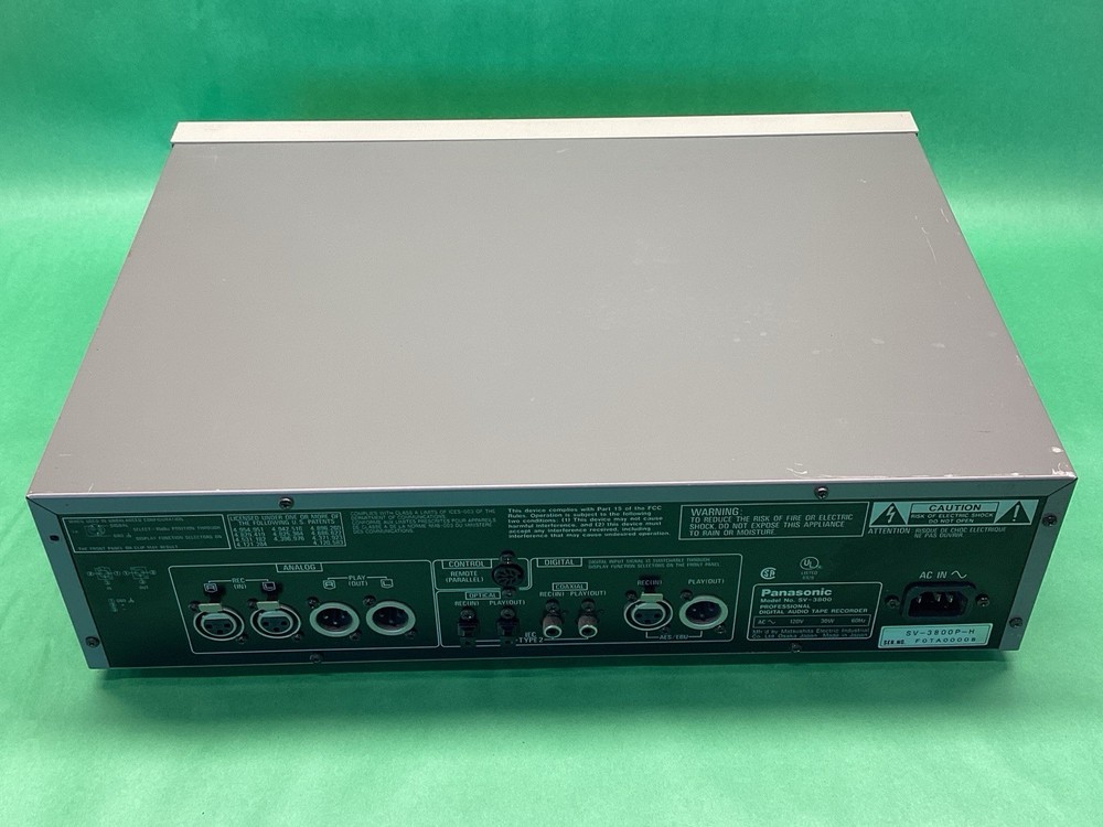 Panasonic SV-3800 Pro Digital Audio Tape DAT Recorder Deck POWERS ON - UNTESTED