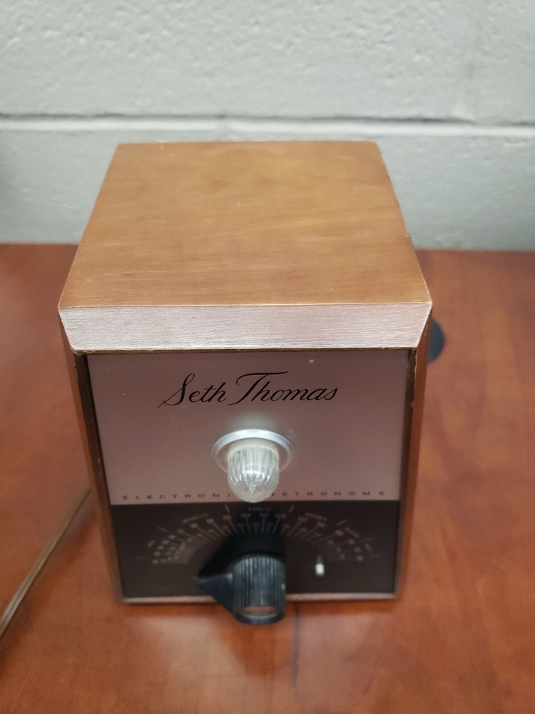 Vintage SETH THOMAS ELECTRONIC METRONOME Electric w/ Light Up Pulse E962-000