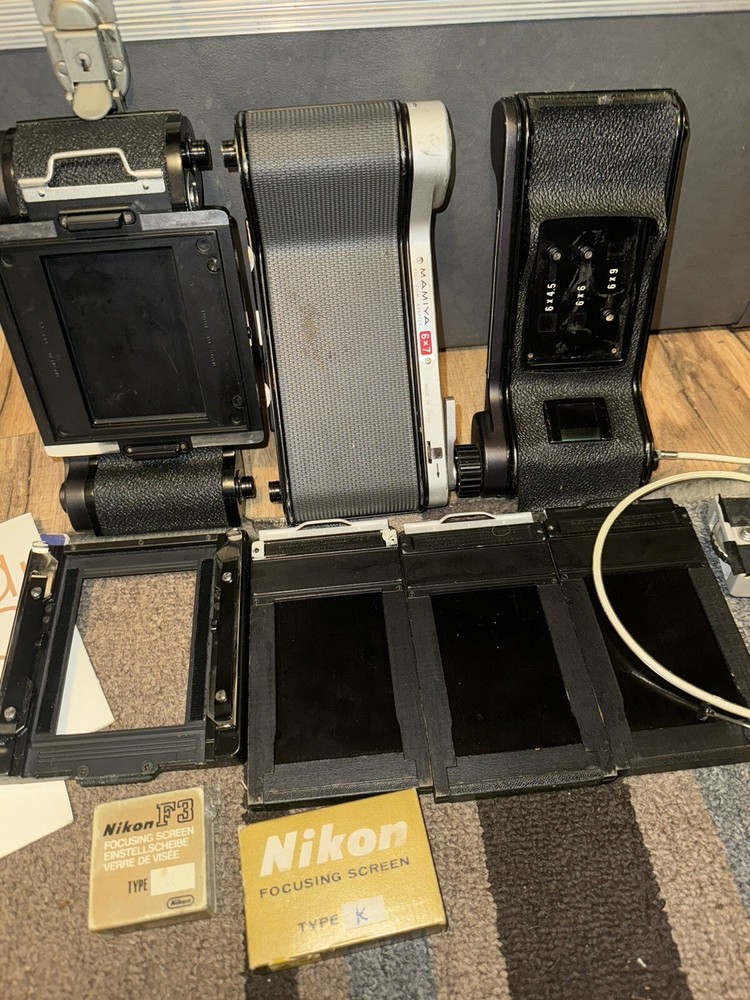 [CLA’D] Mamiya Universal Press 2 Lenses, 4 Backs, Case Lot