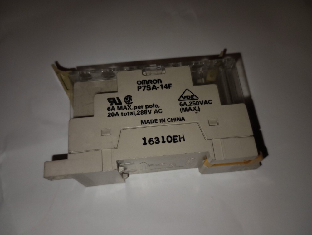 NEW GENUINE OMRON P7SA-14F RELAY SOCKET
